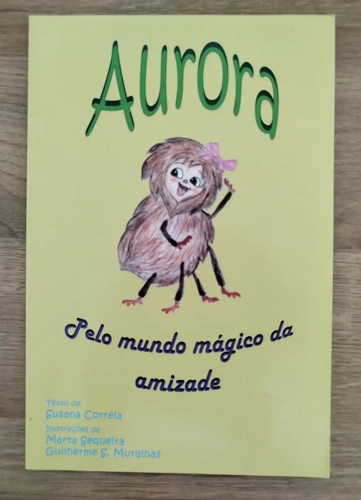 Livro Aurora pelo Mundo Mágico da Amizade